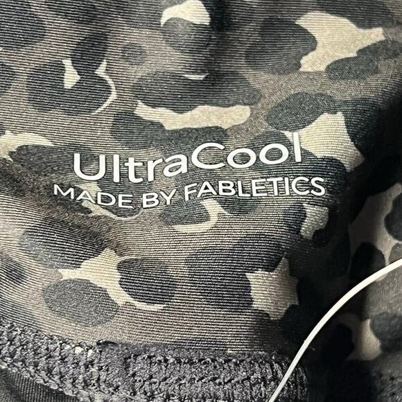 NWT‎ Fabletics Women's High Waisted Ultracool Mesh Pockets Leggings Cheetah XS - Picture 3 of 8